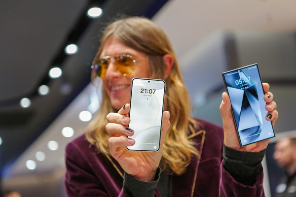 Флагманские мобильники Samsung Galaxy S24 проявляют интеллект