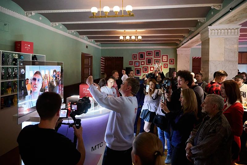 МТС представила iPhone 17 в Москве