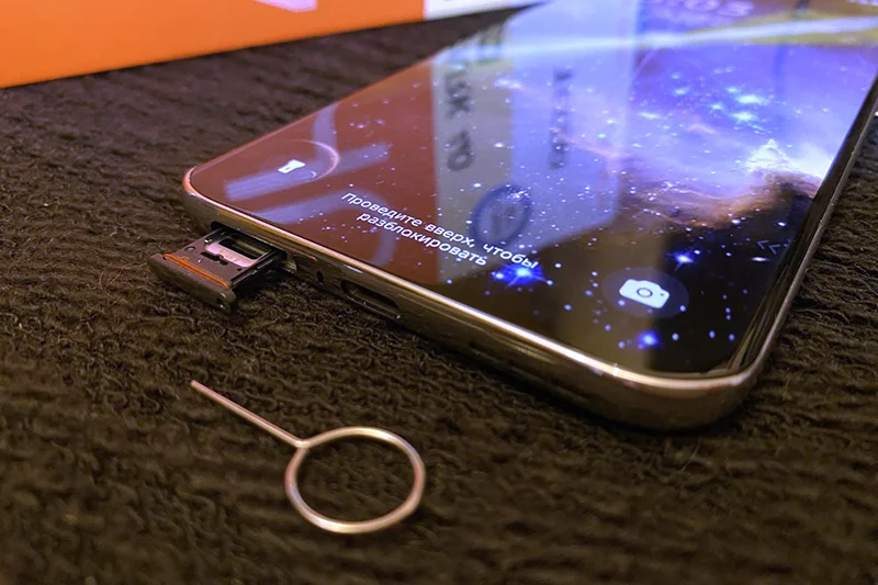 Отсек для SIM-карт не предусматривает установки карты памяти