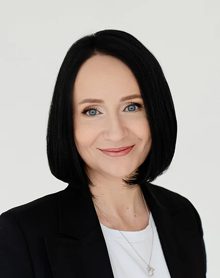 HR- директор Axiom JDK Анна Сенаторова HR- директор Axiom JDK Анна Сенаторова