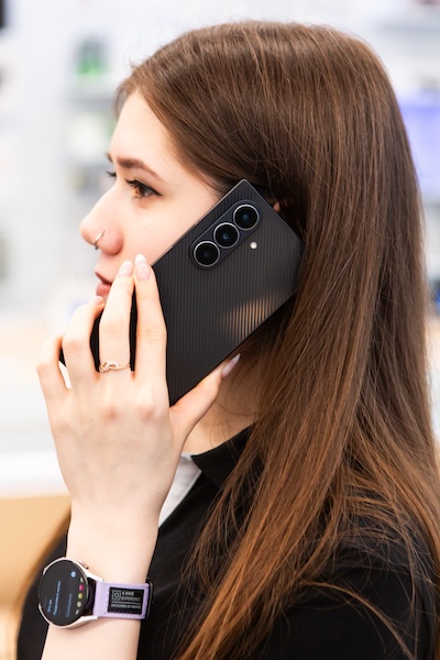 Samsung Galaxy Z Trifold в режиме смартфона