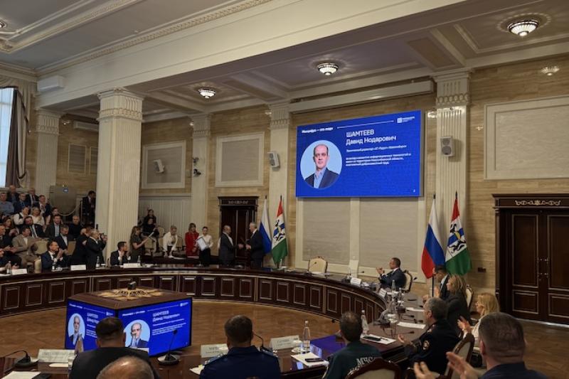 Губернатор НСО наградил технического директора «1С-Рарус» за вклад в цифровизацию госсектора