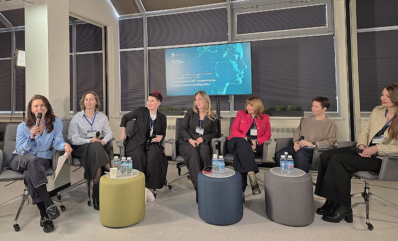 Слева направо: Исполнительный директор компании &laquo;Киберпротект&raquo; Елена Бочерова, исполнительный директор Ассоциации &laquo;РУССОФТ&raquo; Валерия Романовская, генеральный директор FORK TECH Кристина Коваленко, исполнительный директор Центра человекоцентричного AI в Сбер Эльвира Чаче, директор по маркетингу ГК Softline Елена Типисова, старший системный архитектор ICL Services Наталия Ефимцева, директор по маркетингу IVA Technologies Мария Пучкова
