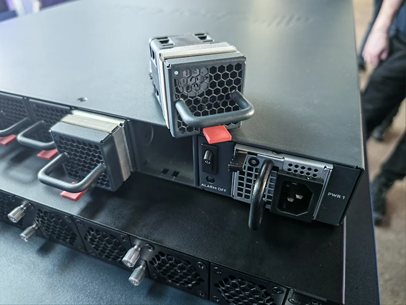 Вентилятор с возможностью горячей замены