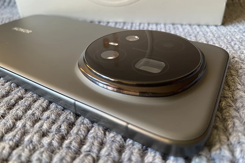 Задняя поверхность и блок камер HONOR Magic 8 Pro