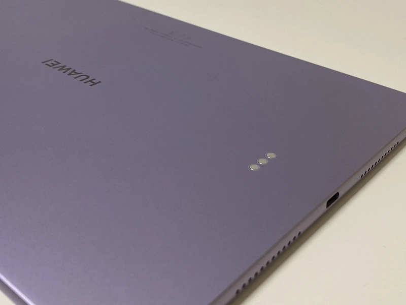 Задняя поверхность планшета Задняя поверхность планшета