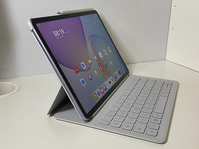 Чехол позволяет установить планшет горизонтально только в одном положении Чехол позволяет установить планшет горизонтально только в одном положении