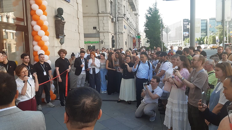 Открытие флагманского магазина Xiaomi привлекло много поклонников бренда Открытие флагманского магазина Xiaomi привлекло много поклонников бренда