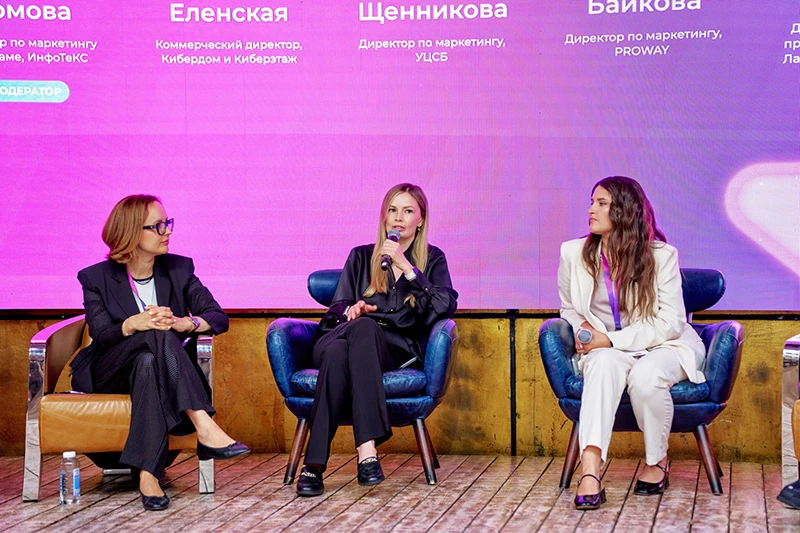 Директор по маркетингу УЦСБ Татьяна Щенникова (в центре) Директор по маркетингу УЦСБ Татьяна Щенникова (в центре)