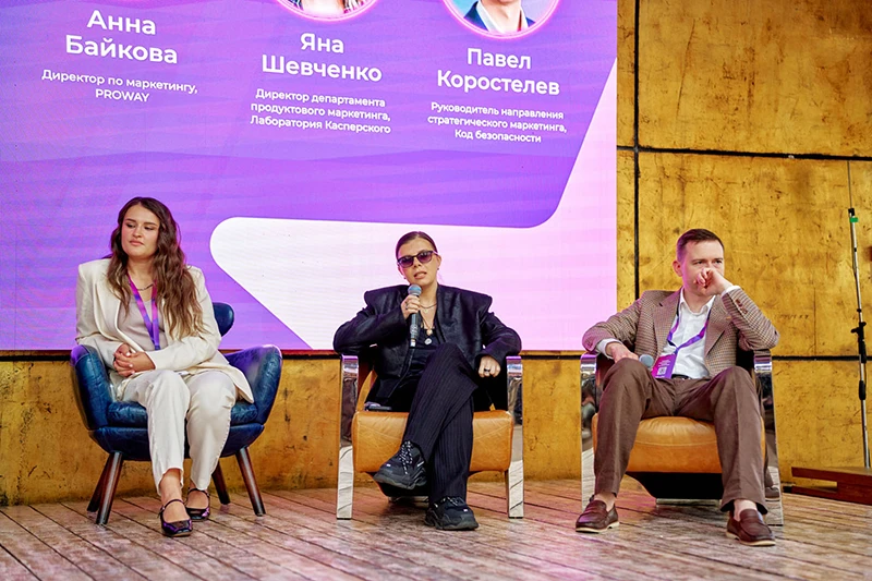 Директор департамента продуктового маркетинга «Лаборатории Касперского» Яна Шевченко (в центре) Директор департамента продуктового маркетинга «Лаборатории Касперского» Яна Шевченко (в центре)