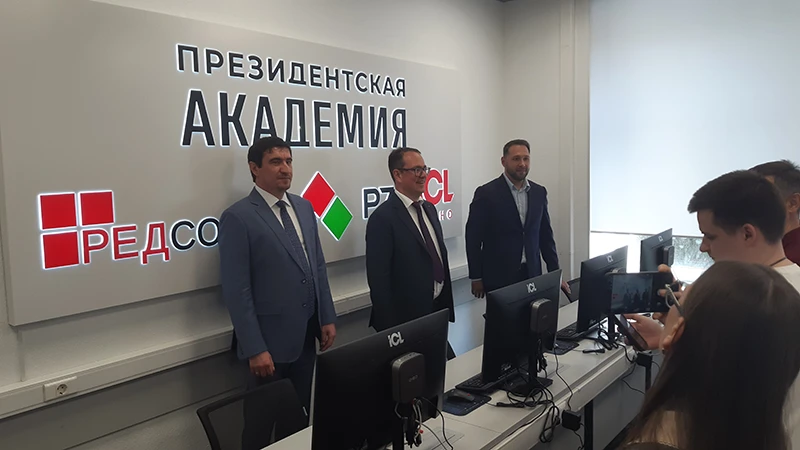 Партнеры создания ИТ-лаборатории в РАНХиГС (слева направо): Рустам Рустамов, Антон Мостовой, Евгений Степанов Партнеры создания ИТ-лаборатории в РАНХиГС (слева направо): Рустам Рустамов, Антон Мостовой, Евгений Степанов