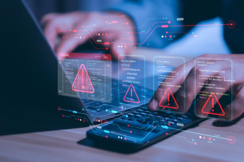Фальшивый Google Play ставит Android-шпиона который крадет SMS и сам перенаправляет звонки
