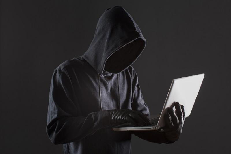 Хакер снял ограничения с DeepSeek и отправил ИИ атаковать сотни систем