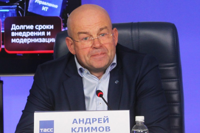 Андрей Климов считает, что импортозамещение уходит от &laquo;лоскутного одеяла&raquo;, когда потребитель для построения полноценной инфраструктуры вынужден был приобретать отдельные компоненты от разных поставщиков.